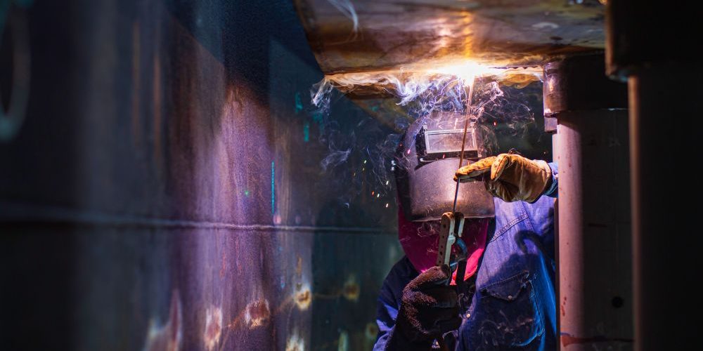Welder Working In Confined Space Aspect Ratio 1160 580