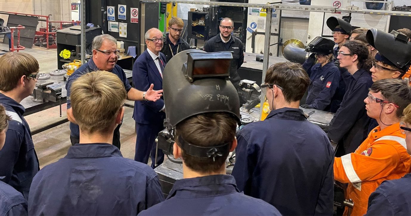 Andrew Hockey Talking With ECITB Scholars At The Engineering College In Birkenhead